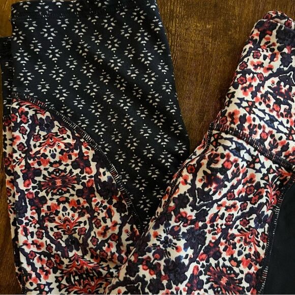 Athleta Indigo Shores Navy Patterned Capri Leggings - Picture 4 of 8